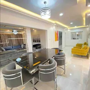  Appartement Luxe Idéalement Situé à